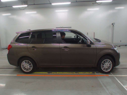 2014 Toyota Corolla Fielder NZE164G[2]