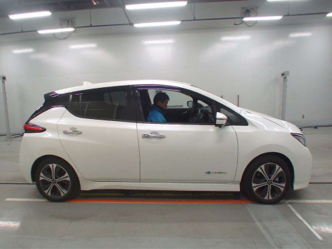 2021 Nissan Leaf ZE1[2]