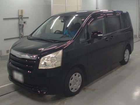 2010 Toyota Noah ZRR70G[0]