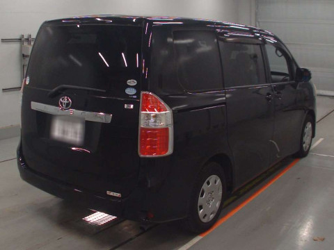 2010 Toyota Noah ZRR70G[1]