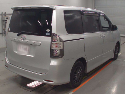 2009 Toyota Voxy ZRR70W[1]