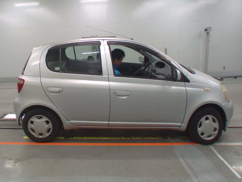 2001 Toyota Vitz SCP10[2]