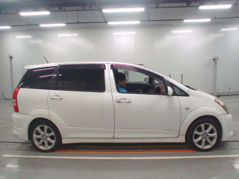 2004 Toyota Wish ANE11W[2]