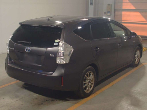 2014 Toyota Prius alpha ZVW41W[1]