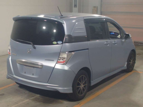 2012 Honda Freed spike hybrid GP3[1]