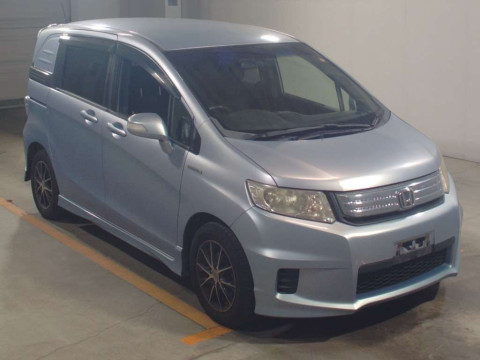 2012 Honda Freed spike hybrid GP3[2]