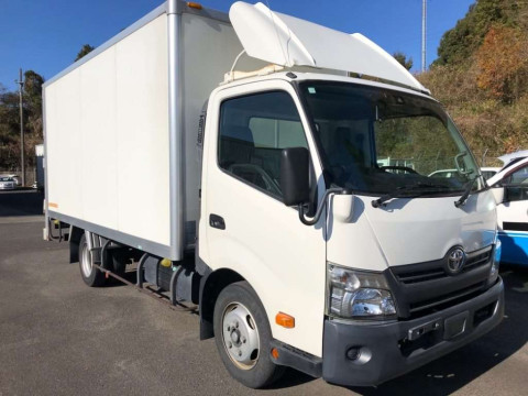 2018 Toyota Toyoace Truck XZU710[2]