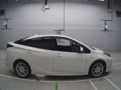 2019 Toyota Prius ZVW51[2]