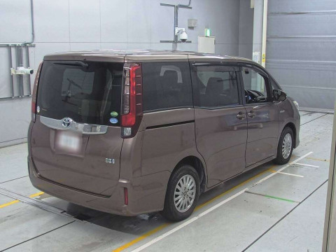 2014 Toyota Noah ZWR80G[1]