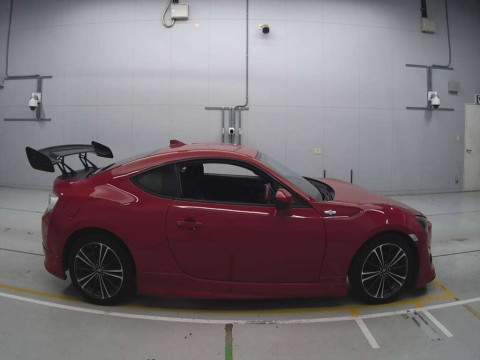 2014 Toyota 86 ZN6[2]