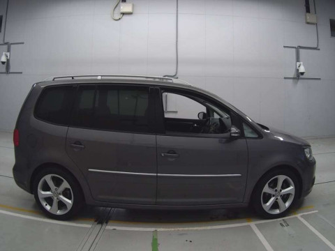 2011 Volkswagen Golf Touran 1TCAV[2]