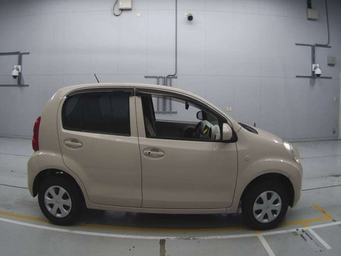 2011 Toyota Passo KGC30[2]