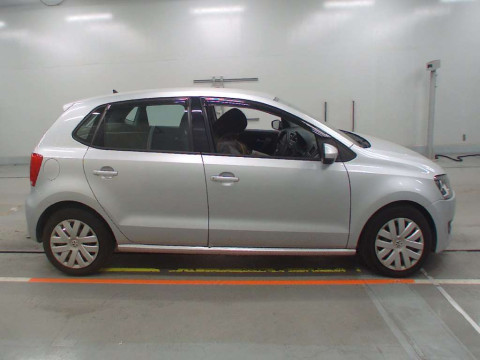 2010 Volkswagen Polo 6RCBZ[2]