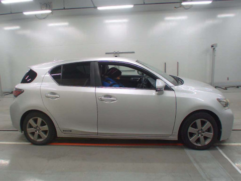 2011 Lexus CT ZWA10[2]