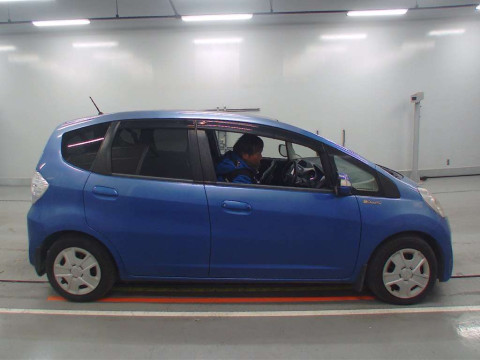 2012 Honda Fit Hybrid GP1[2]