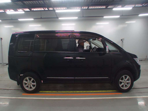 2011 Mitsubishi Delica D5 CV5W[2]