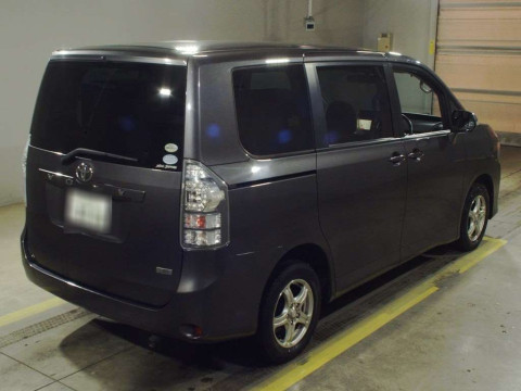 2011 Toyota Voxy ZRR75G[1]