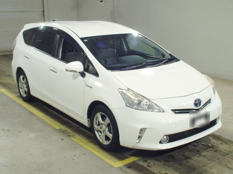 2014 Toyota Prius alpha ZVW41W[2]