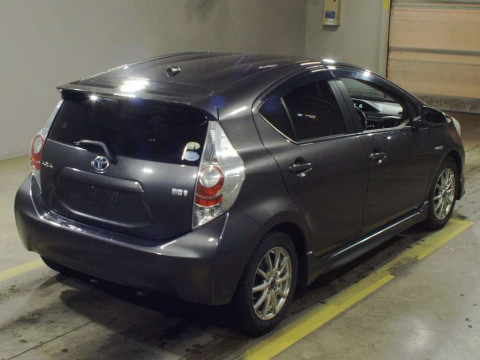 2012 Toyota Aqua NHP10[1]