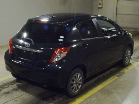 2011 Toyota Vitz NSP135[1]