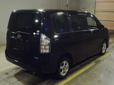 2011 Toyota Voxy ZRR75G[1]