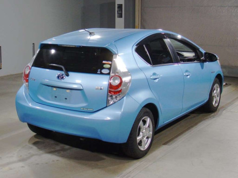 2014 Toyota Aqua NHP10[1]