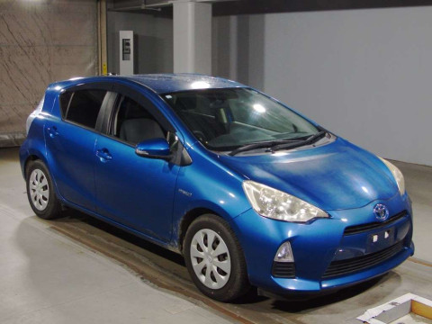 2013 Toyota Aqua NHP10[2]