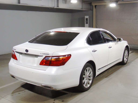 2010 Lexus LS UVF45[1]