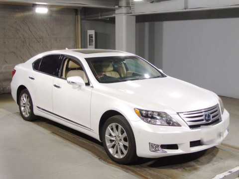 2010 Lexus LS UVF45[2]