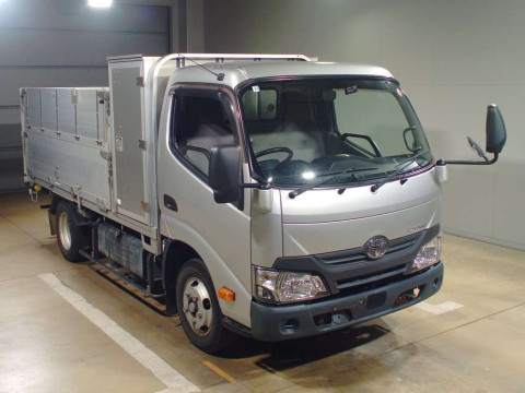 2017 Toyota Dyna Truck XZU645[2]