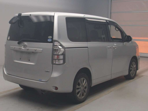 2010 Toyota Voxy ZRR75G[1]