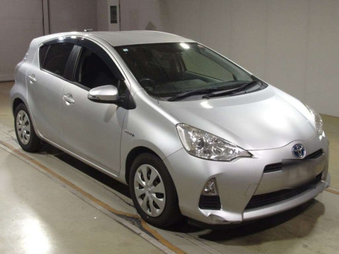 2012 Toyota Aqua NHP10[2]