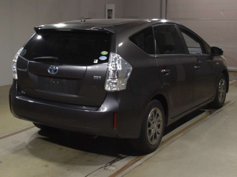 2014 Toyota Prius alpha ZVW40W[1]