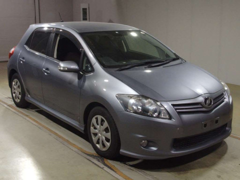 2010 Toyota Auris ZRE152H[2]