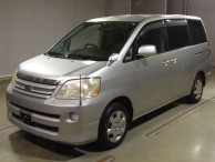 2005 Toyota Noah