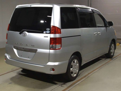 2005 Toyota Noah AZR60G[1]