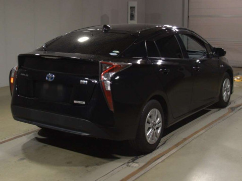 2016 Toyota Prius ZVW50[1]