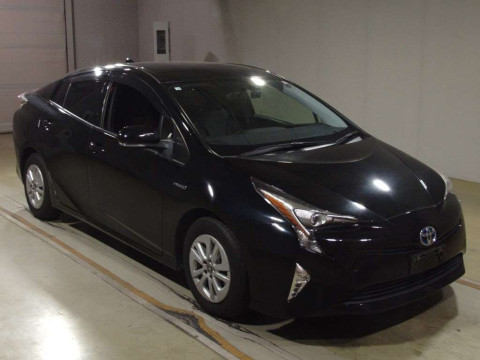 2016 Toyota Prius ZVW50[2]