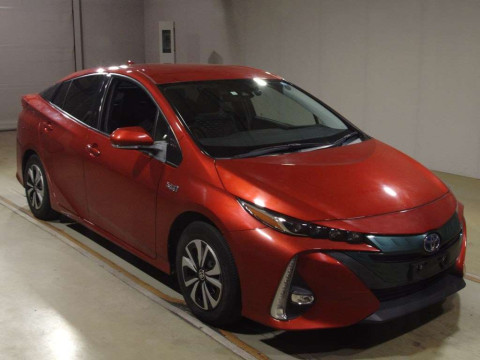 2017 Toyota Prius PHV ZVW52[2]