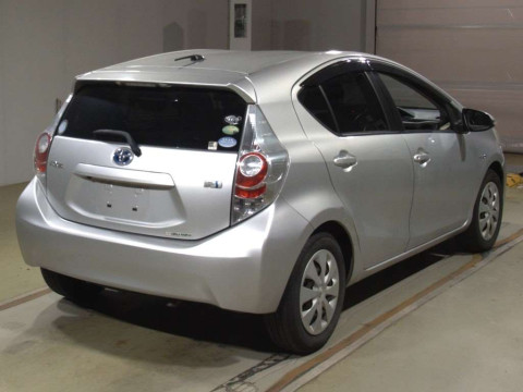 2012 Toyota Aqua NHP10[1]