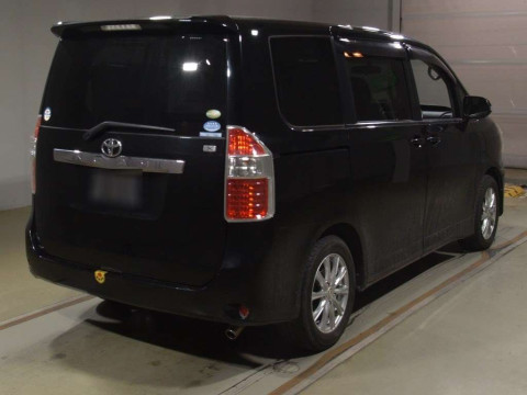 2010 Toyota Noah ZRR70G[1]