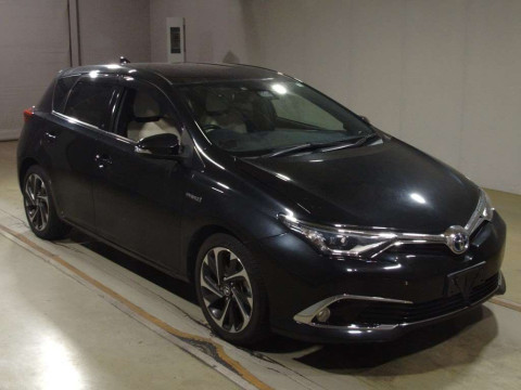 2016 Toyota Auris ZWE186H[2]