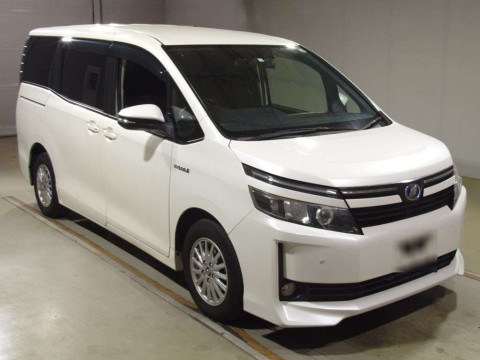 2014 Toyota Voxy ZWR80G[2]