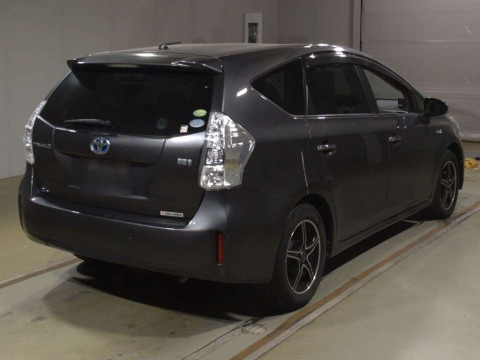 2014 Toyota Prius alpha ZVW41W[1]