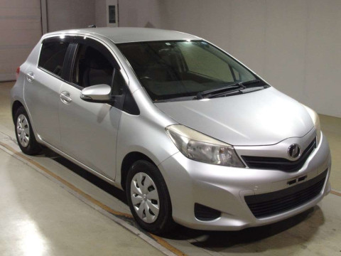 2013 Toyota Vitz NSP130[2]