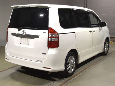 2012 Toyota Noah ZRR70W[1]