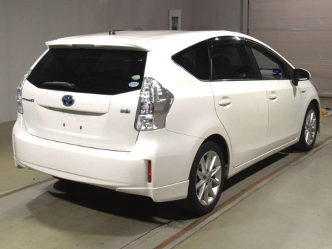 2012 Toyota Prius alpha ZVW41W[1]