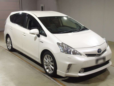 2012 Toyota Prius alpha ZVW41W[2]