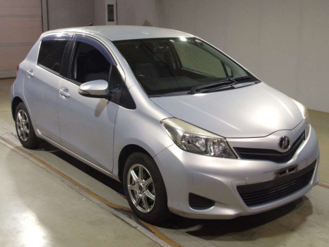 2013 Toyota Vitz KSP130[2]