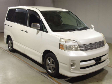 2006 Toyota Voxy AZR60G[2]